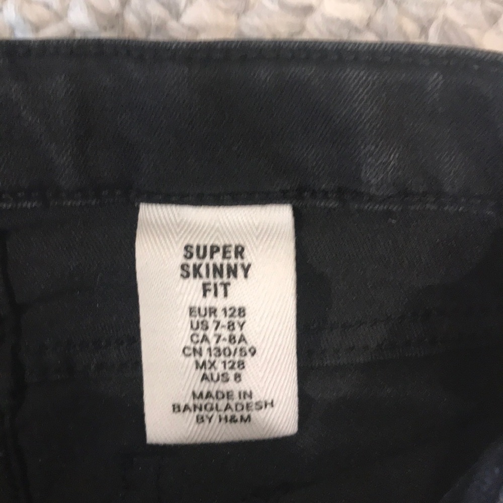 2/25 deal H&M supper skinny fit blk soft jeans - Picture 2 of 3